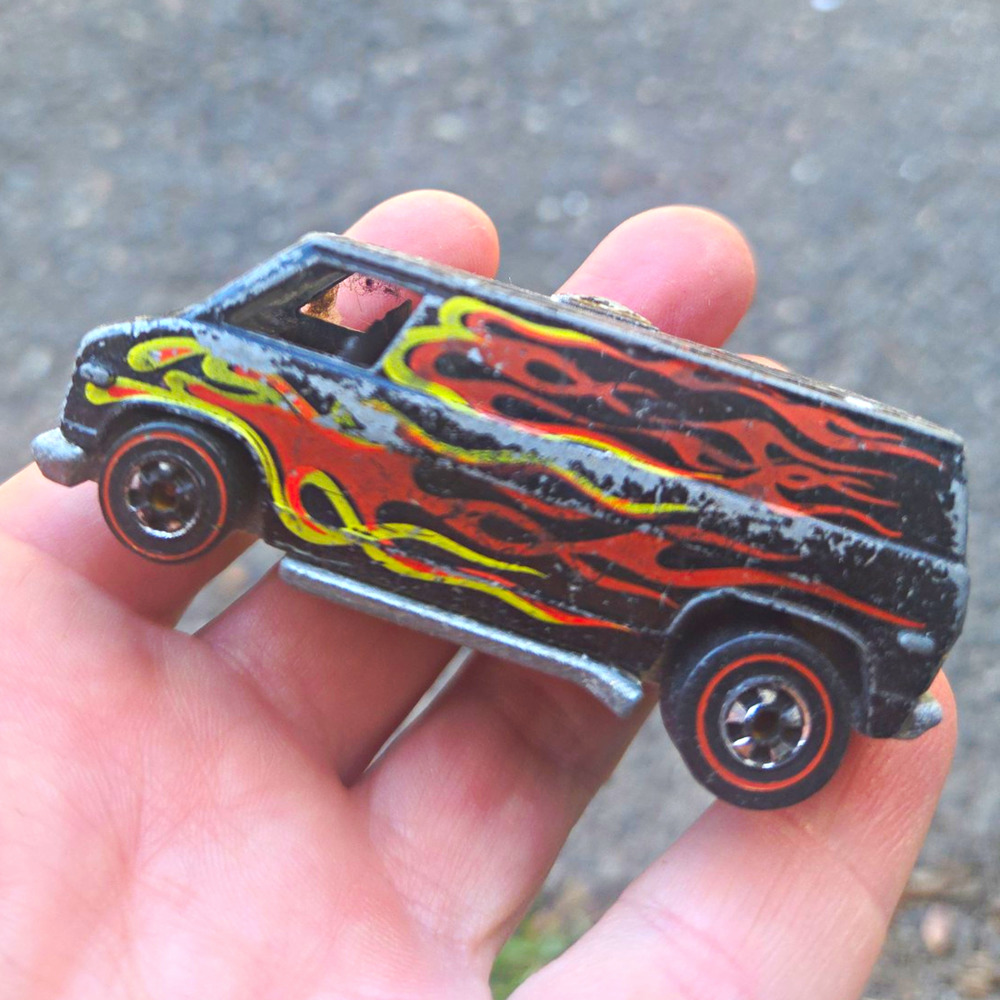 Vintage Hot Wheels Flying Colors Super Van with Redlines & Metal Base 1974